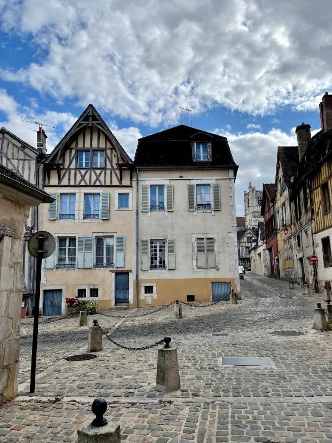 Appartement Le Cadet Roussel Auxerre Les Quais ภายนอก รูปภาพ